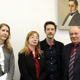 pred-studentami_280x280_crop_478b24840a