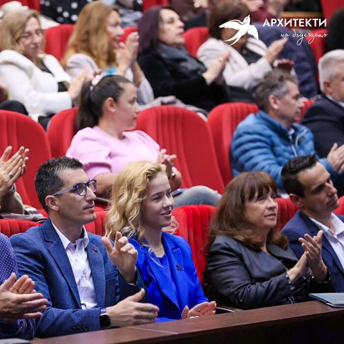 018-arhitekti-na-budeshteto_700x700_crop_478b24840a