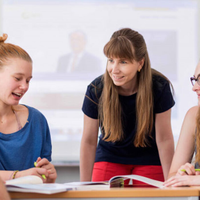 da-si-uchitel_700x700_crop_478b24840a