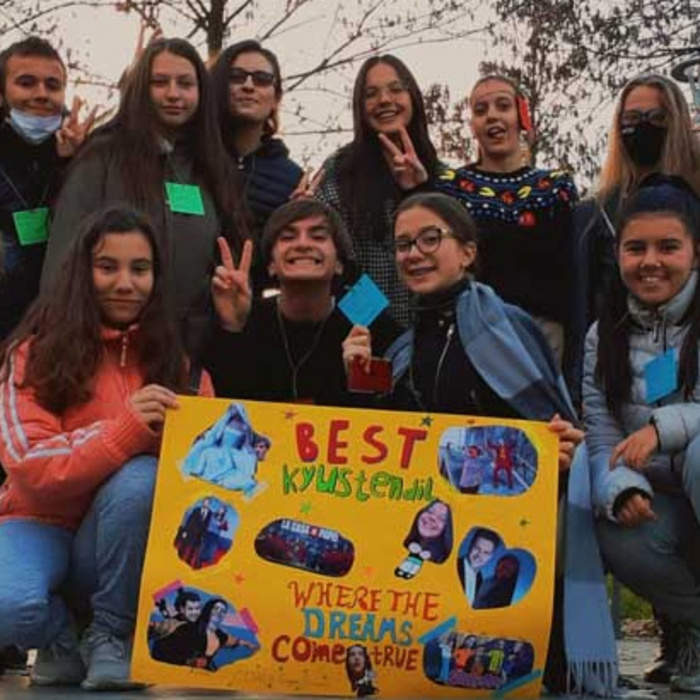 uchenici-ot-ezikovata_700x700_crop_478b24840a