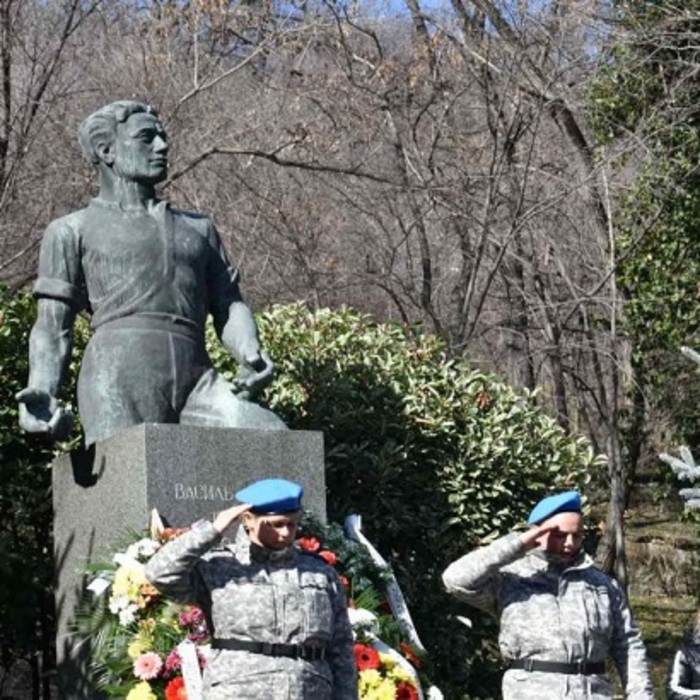 020_700x700_crop_478b24840a